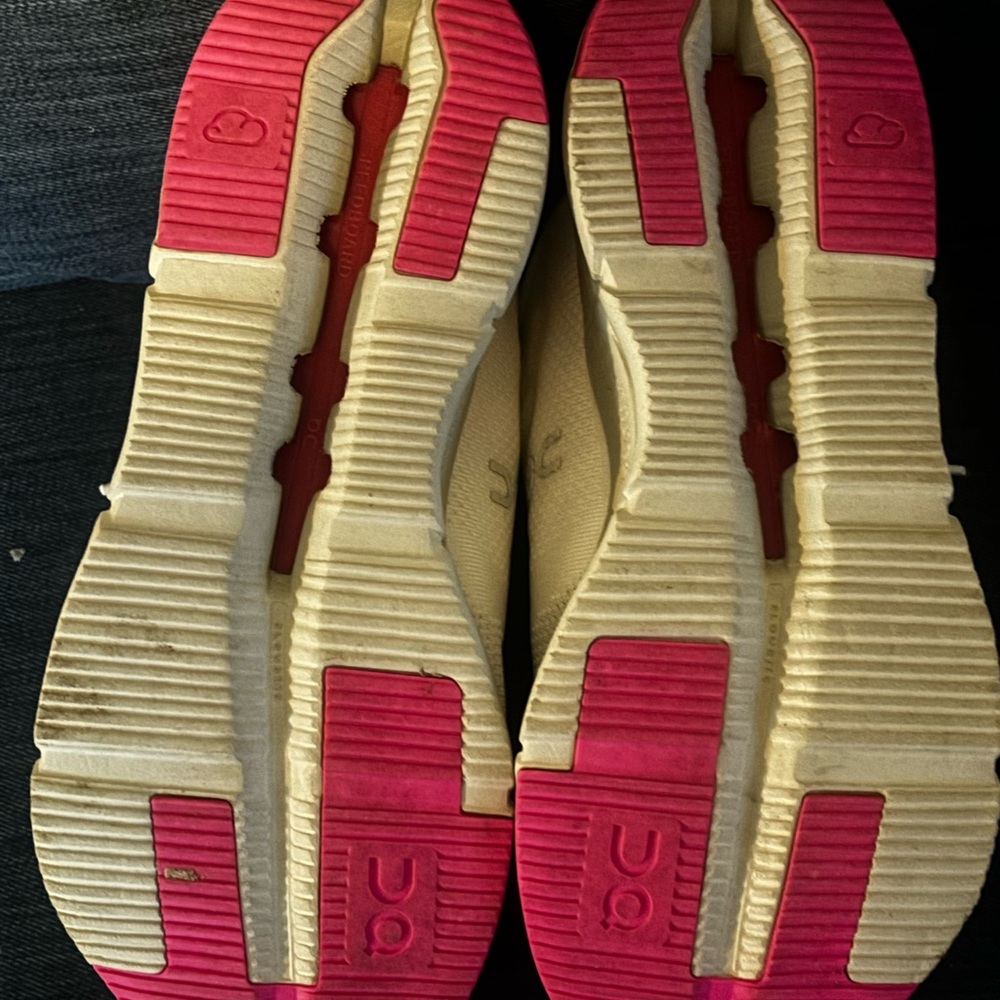 Women’s size 9 cloud nova